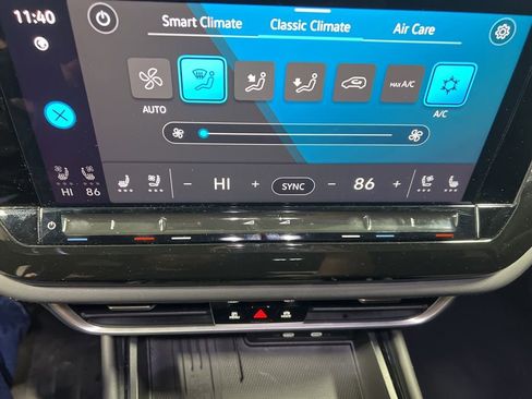 Used 2025 Volkswagen Atlas Cross Sport SE image 34