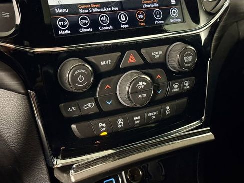 Used 2020 Jeep Grand Cherokee Altitude image 27