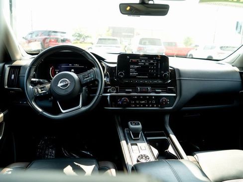 Used 2023 Nissan Pathfinder Platinum w/ Cargo Package AWD/4WD image 18