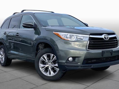 Used 2015 Toyota Highlander XLE image 2