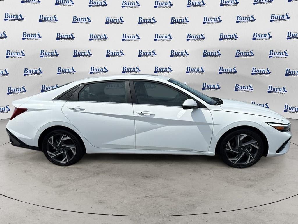 Used 2025 Hyundai Elantra SEL FWD image 8
