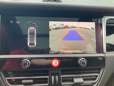 Used 2026 Porsche Macan image 10