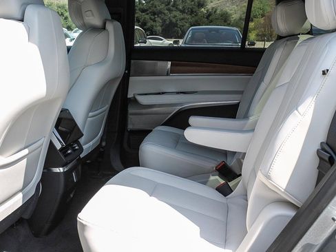 Used 2026 Cadillac Vistiq Luxury image 21