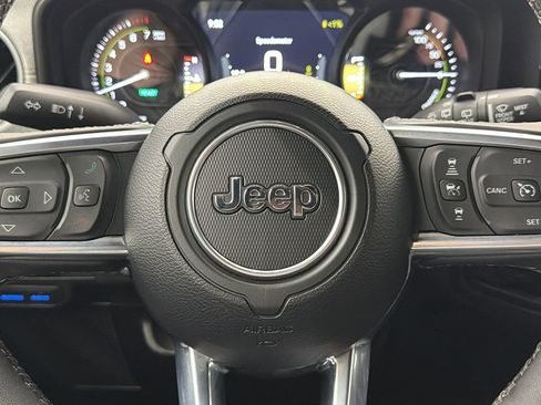 Used 2025 Jeep Wrangler Unlimited Sahara w/ Safety Group AWD/4WD image 28