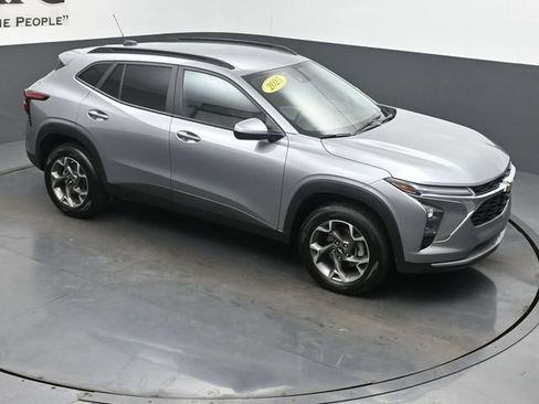 Used 2025 Chevrolet Trax LT w/ Driver Confidence Package FWD image 50
