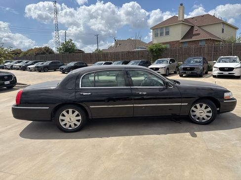 Used 2003 Lincoln Town Car Cartier L image 8
