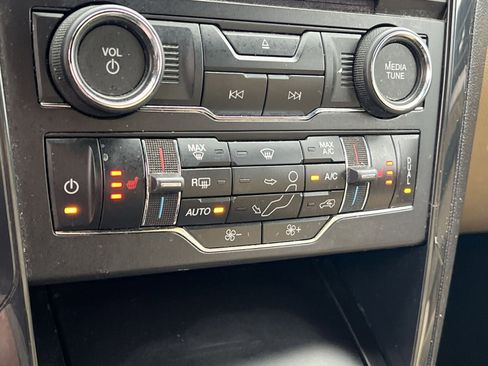 Used 2017 Ford Explorer XLT w/ Equipment Group 202A image 28