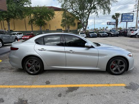 Used 2017 Alfa Romeo Giulia AWD image 4