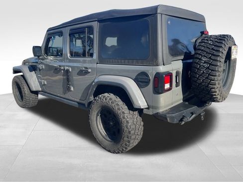 Used 2018 Jeep Wrangler Unlimited Sahara image 3