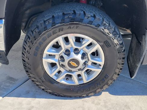 Used 2024 Chevrolet Silverado 2500 LT w/ Convenience Package AWD/4WD image 9