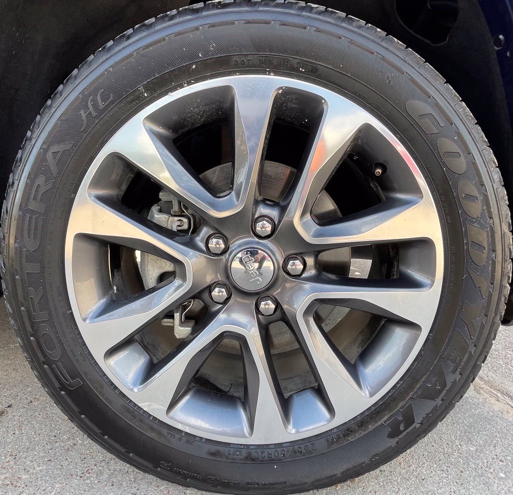 Used 2018 Jeep Grand Cherokee Overland RWD image 15