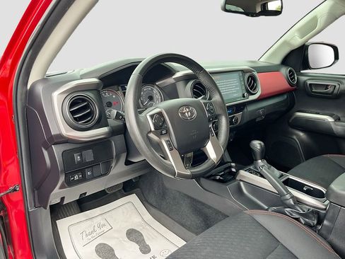 Used 2022 Toyota Tacoma SR5 image 9