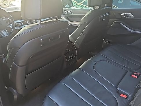 Used 2019 BMW X5 xDrive40i w/ M Sport Package image 4