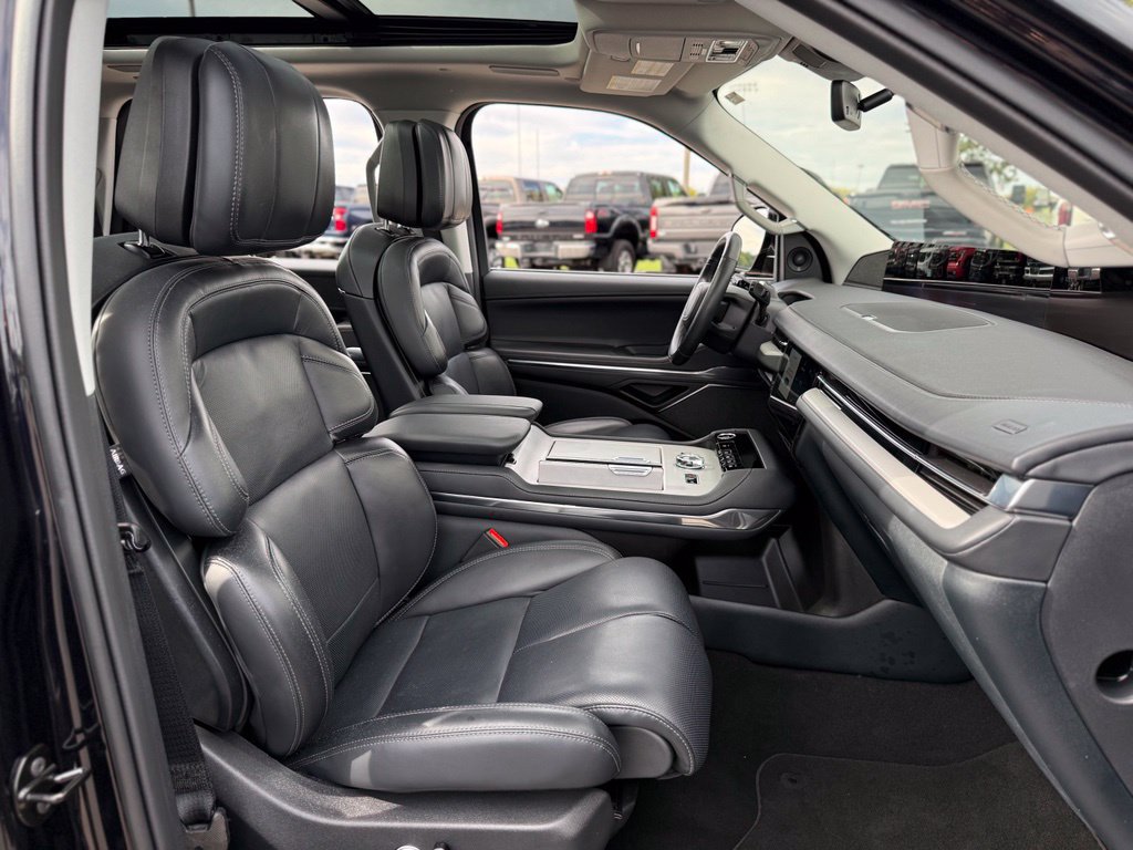 Used 2025 Lincoln Navigator L Reserve AWD/4WD image 14