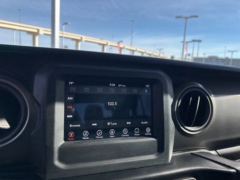 Used 2023 Jeep Gladiator Willys image 22