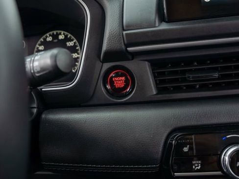 Used 2025 Honda Pilot Touring image 23