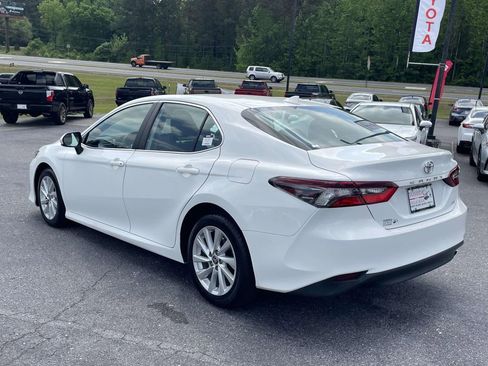 Used 2021 Toyota Camry LE FWD image 4