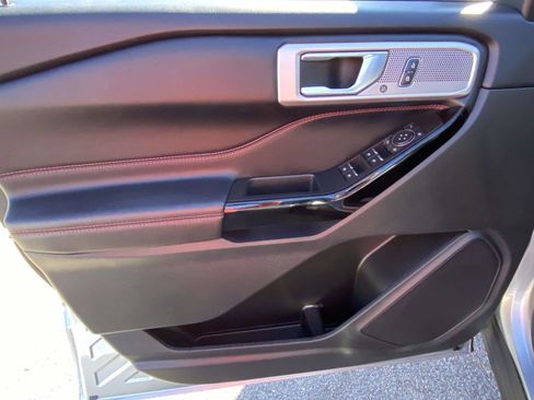 Used 2022 Ford Explorer ST-Line w/ Class IV Trailer Tow Package image 7