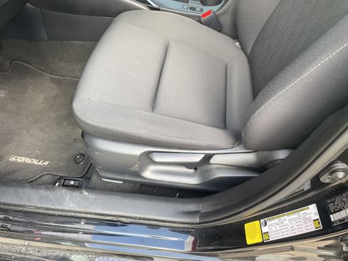 Used 2025 Toyota Corolla LE FWD image 21