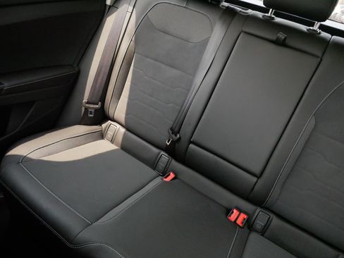 Certified 2025 Volkswagen Taos SE AWD/4WD image 12