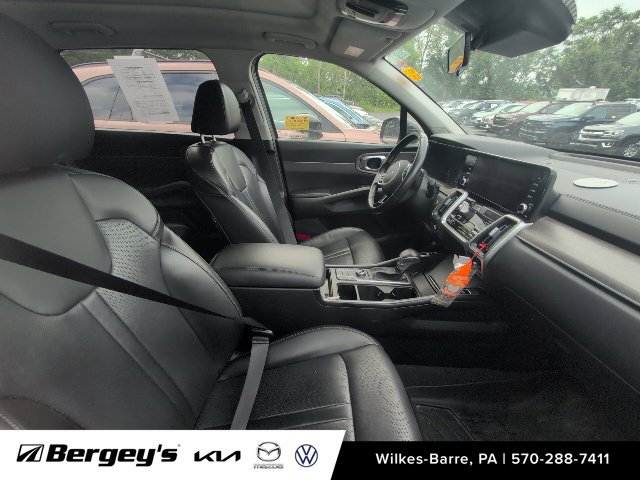 Used 2022 Kia Sorento S w/ Panoramic Sunroof Package AWD/4WD image 6
