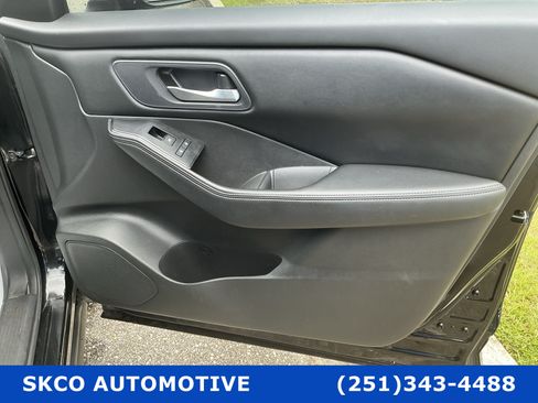 Used 2024 Nissan Rogue SV FWD image 12