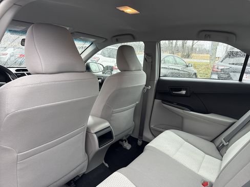 Used 2014 Toyota Camry L image 17