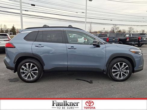 Certified 2025 Toyota Corolla Cross XLE image 7