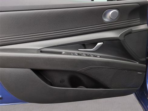 Used 2021 Hyundai Elantra SEL w/ Convenience + Premium Package image 16