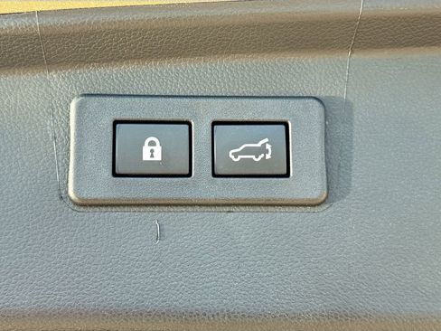 Certified 2025 Subaru Outback Limited image 37