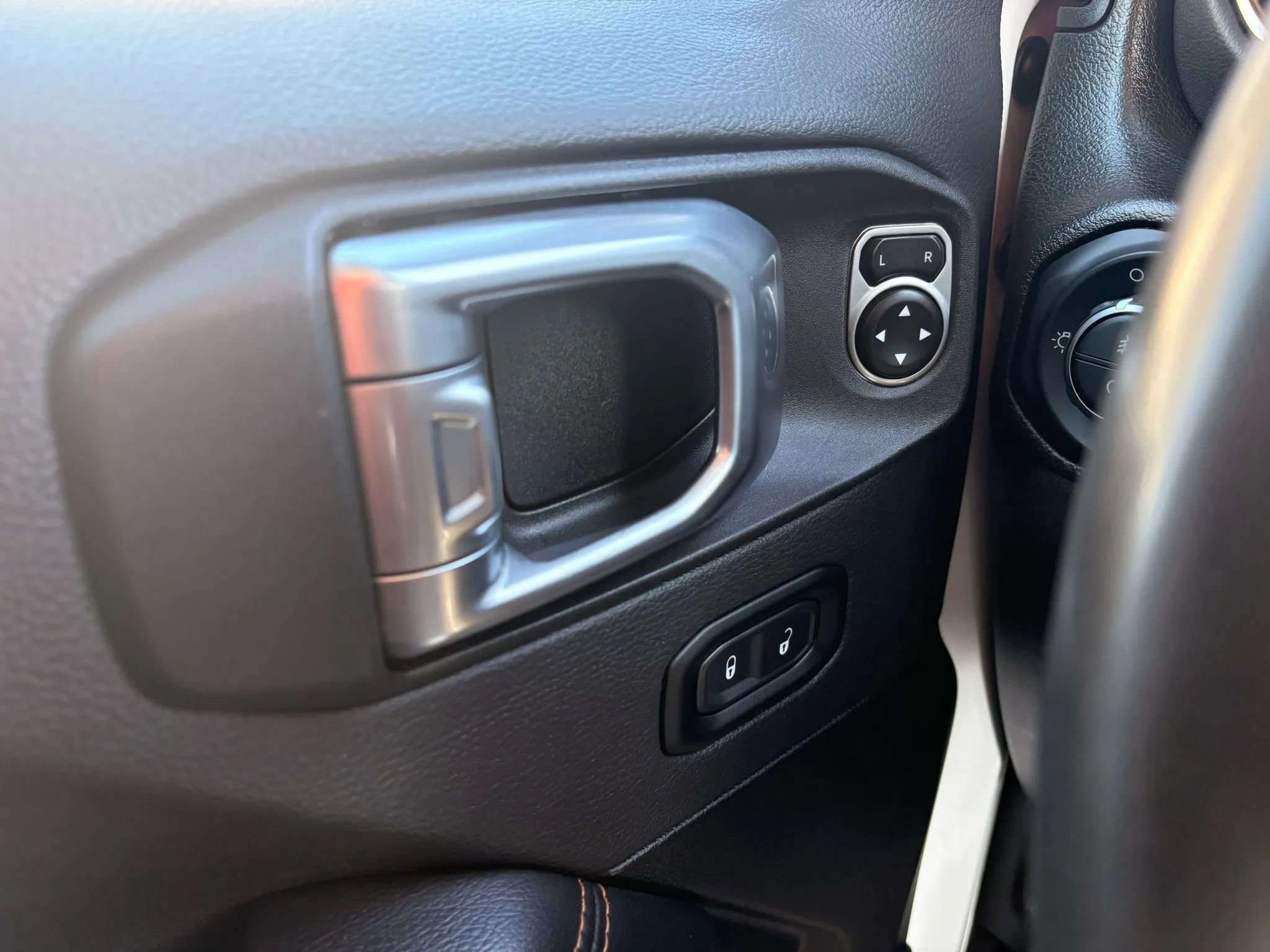 Used 2023 Jeep Gladiator Overland AWD/4WD image 30