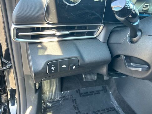 Used 2023 Hyundai Elantra SEL w/ Convenience Package image 21