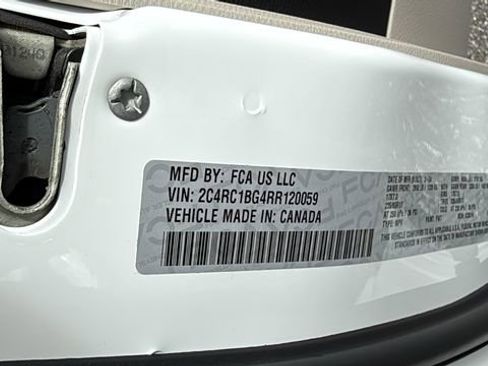 Used 2024 Chrysler Pacifica Touring-L image 26