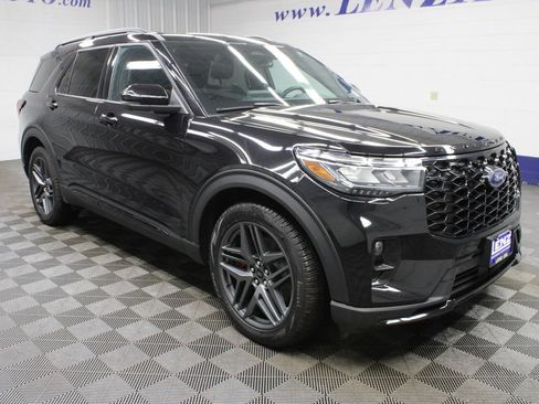 Used 2025 Ford Explorer ST AWD/4WD image 3