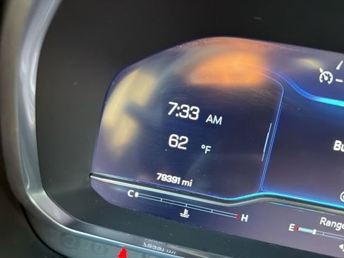 Used 2023 Chevrolet Suburban Premier image 12