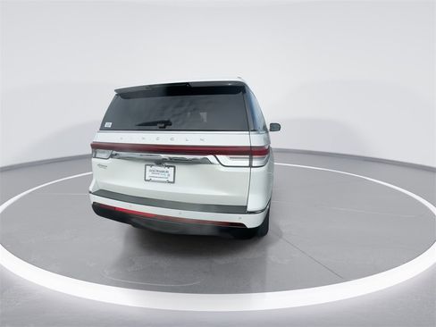 Used 2022 Lincoln Navigator Reserve w/ Equipment Group 201A image 8