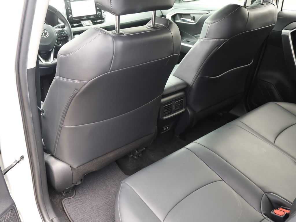 Used 2020 Toyota RAV4 XLE Premium FWD image 15