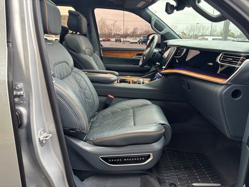 Used 2022 Jeep Grand Wagoneer Series III w/ Rear Seat Video Group 1 image 26