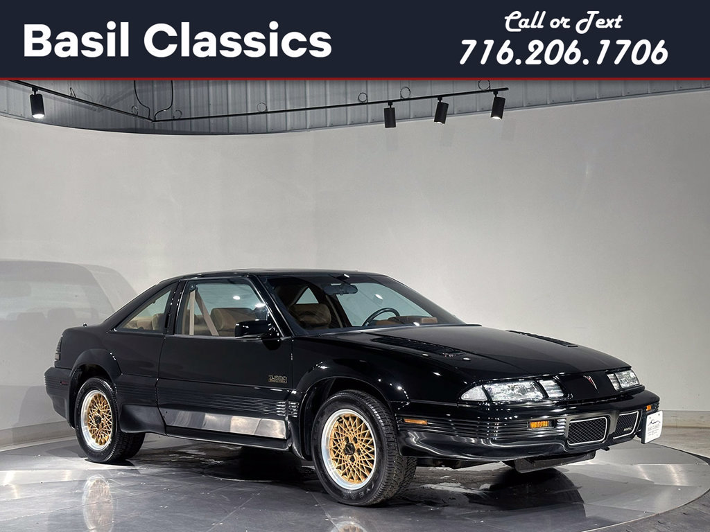Used 1989 Pontiac Grand Prix SE FWD image 1