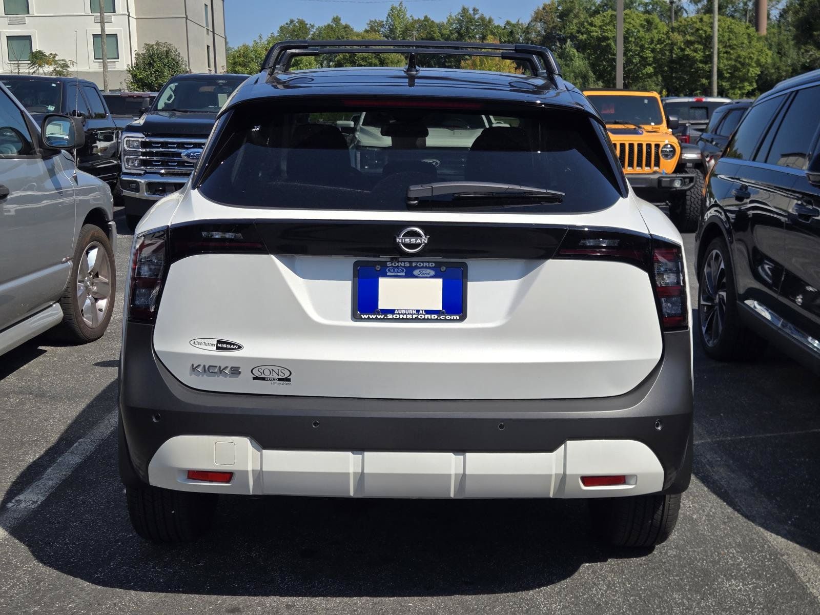 Used 2026 Nissan Kicks SV w/ Cold Weather Package FWD image 4