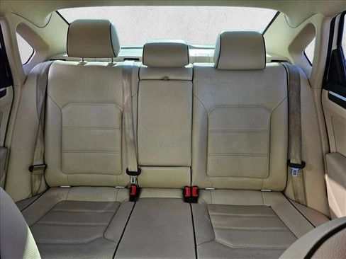 Used 2018 Volkswagen Passat 2.0T R-Line image 16