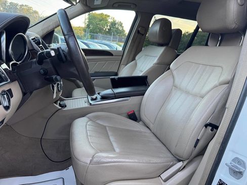 Used 2014 Mercedes-Benz GL 450 4MATIC w/ Lighting Package image 23