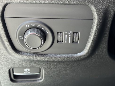 New 2025 Jeep Grand Cherokee Altitude image 14