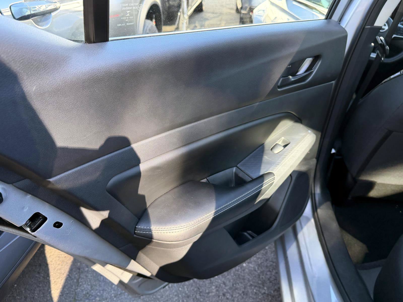 Used 2024 Nissan Altima 2.5 SV FWD image 9