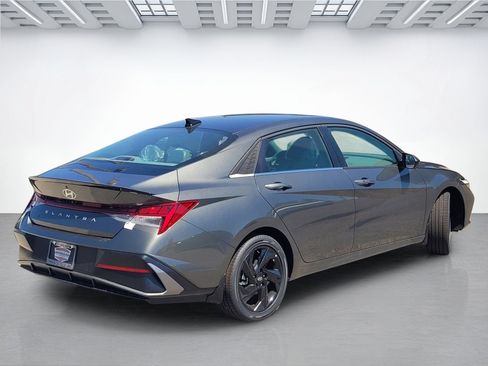 New 2026 Hyundai Elantra SEL Sport Premium FWD image 4