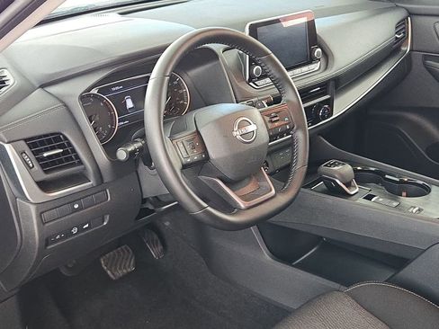 Used 2025 Nissan Rogue SV image 16