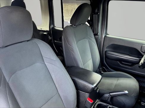 Used 2018 Jeep Wrangler Unlimited Sport S image 28