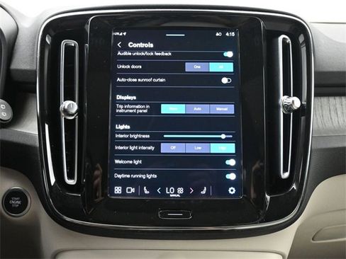 Used 2024 Volvo XC40 B5 Plus image 18