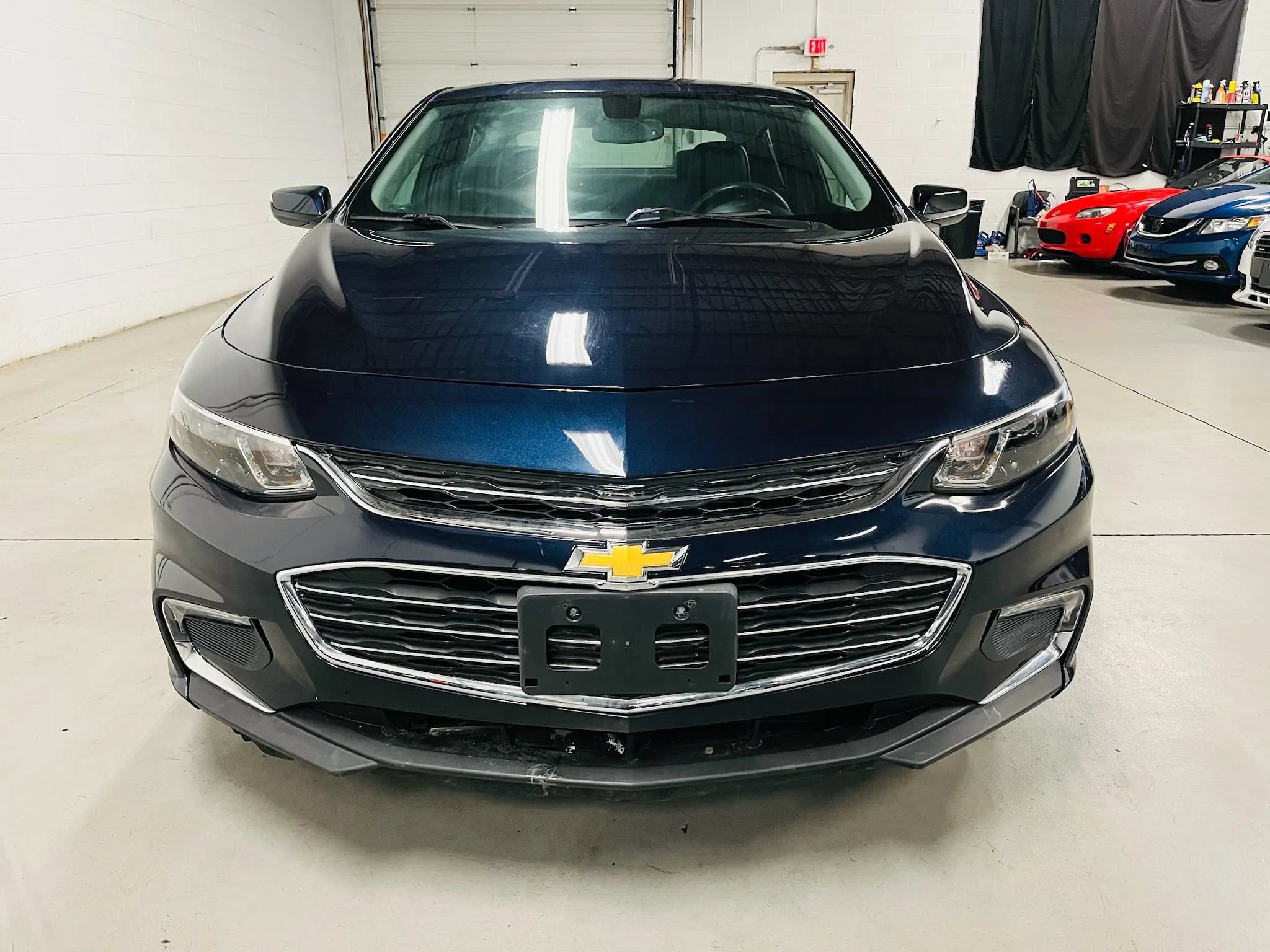 Used 2018 Chevrolet Malibu LT w/ Leather Package FWD image 3