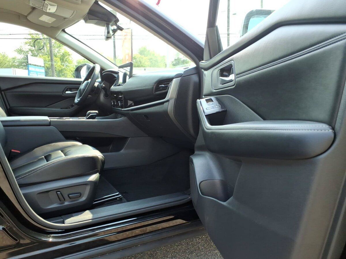 Used 2026 Nissan Rogue SL AWD/4WD image 14